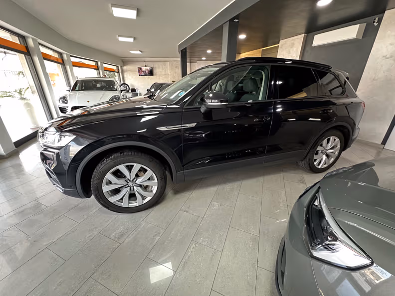 Volkswagen Touareg - 2