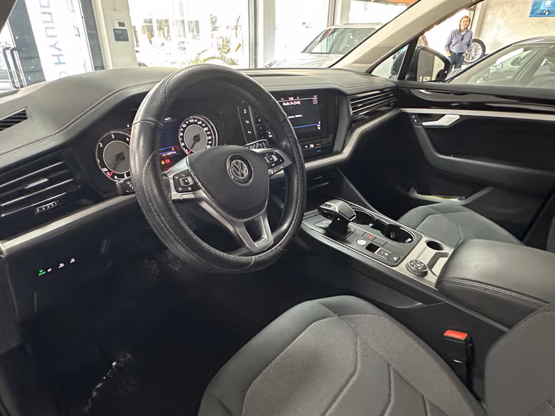 Volkswagen Touareg - 8