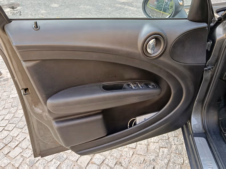 Mini Countryman - 32