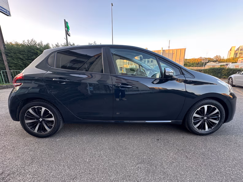 Peugeot 208 - 6
