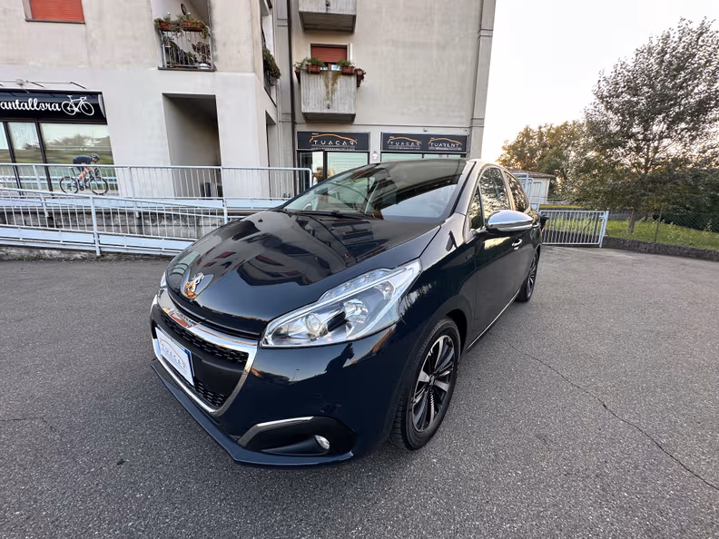 Peugeot 208 - 1
