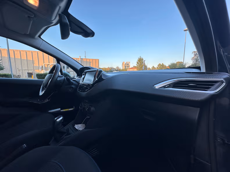 Peugeot 208 - 19