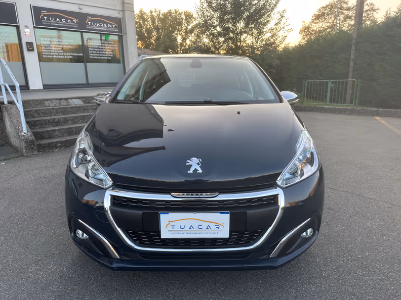 Peugeot 208 - 8