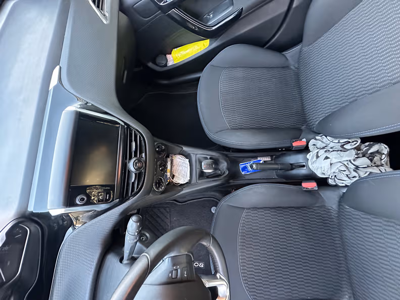 Peugeot 208 - 17