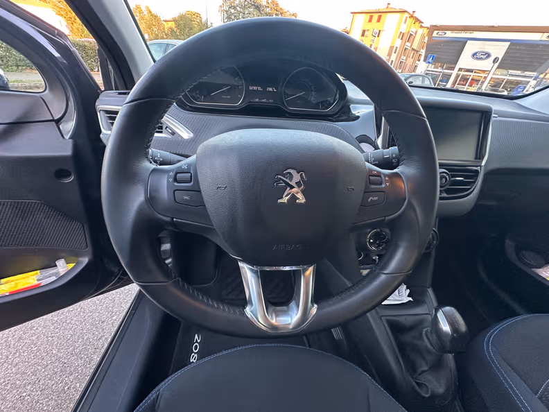 Peugeot 208 - 14