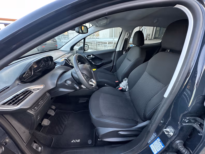 Peugeot 208 - 22