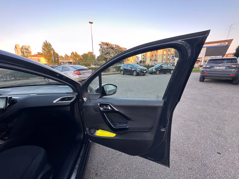 Peugeot 208 - 27