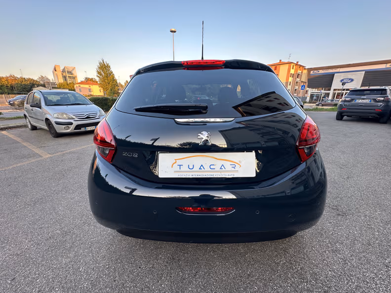 Peugeot 208 - 4