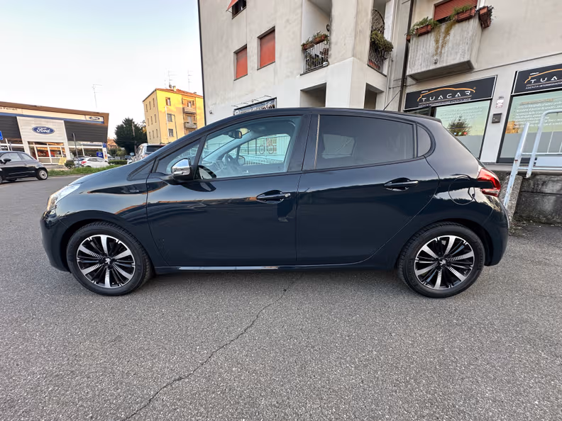 Peugeot 208 - 2