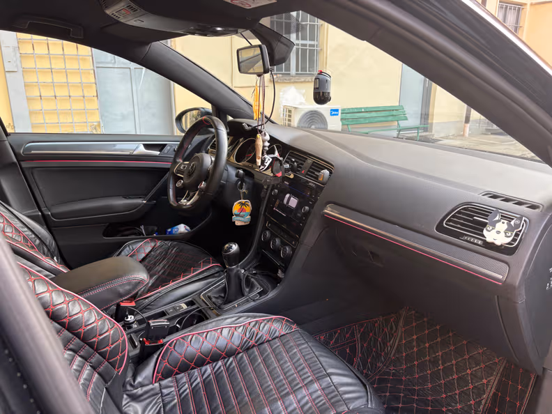 Volkswagen Golf - 27