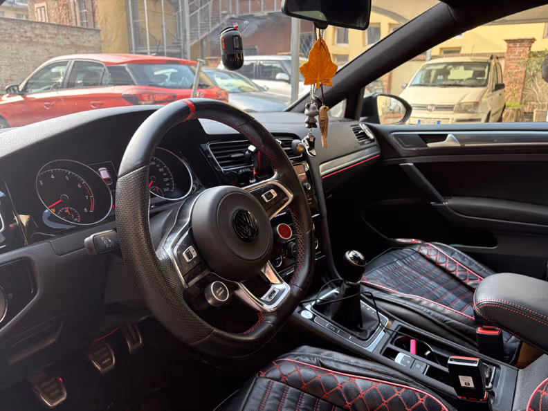Volkswagen Golf - 24