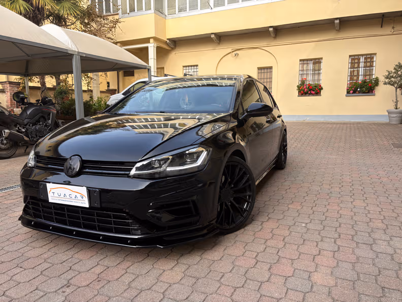 Volkswagen Golf - 1