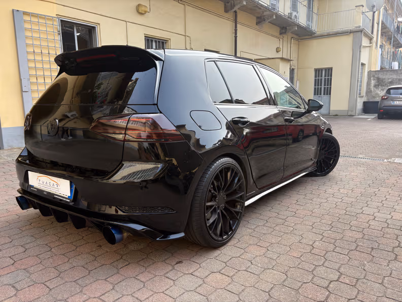 Volkswagen Golf - 6