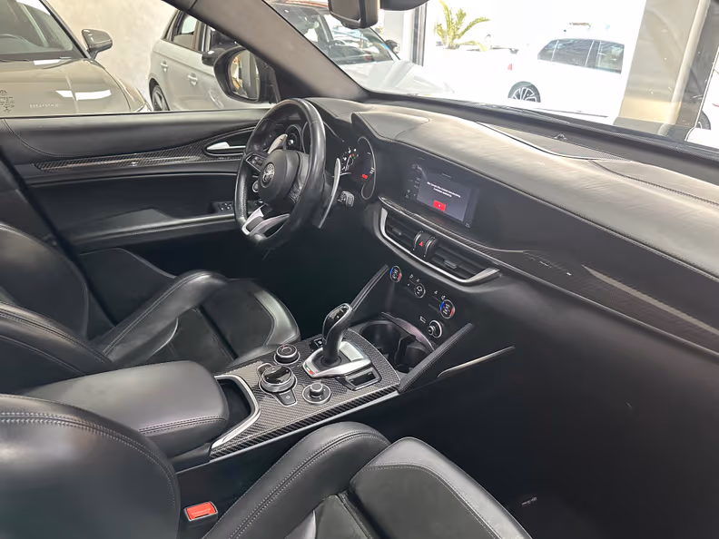 Alfa Romeo Stelvio - 15