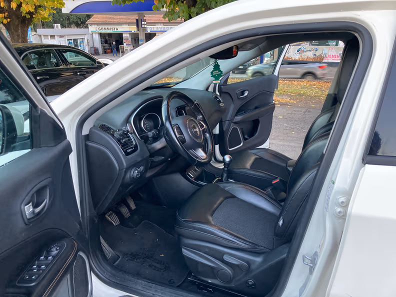 Jeep Compass - 38