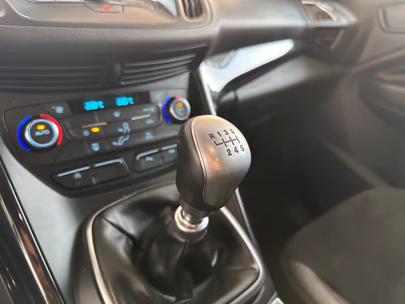 Ford Kuga - 24