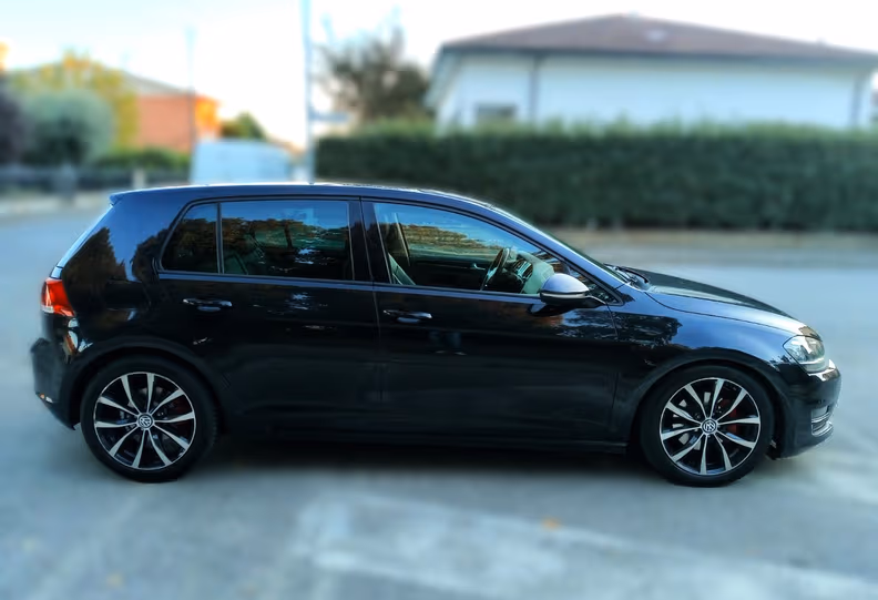 Volkswagen Golf - 8