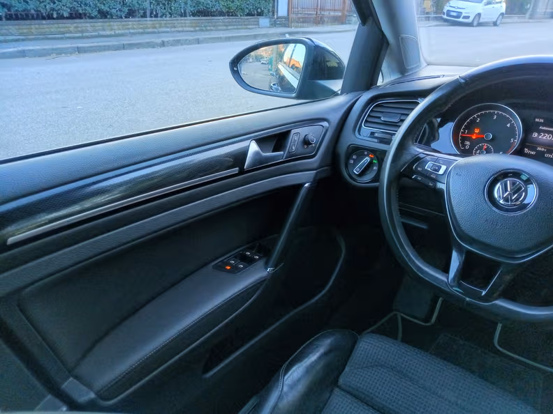 Volkswagen Golf - 14