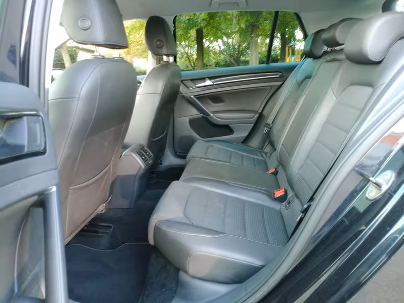Volkswagen Golf - 6