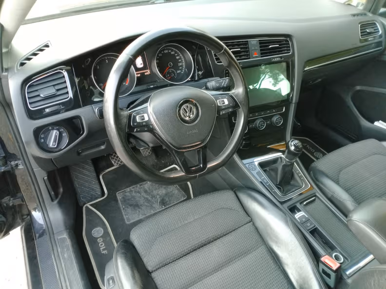 Volkswagen Golf - 25