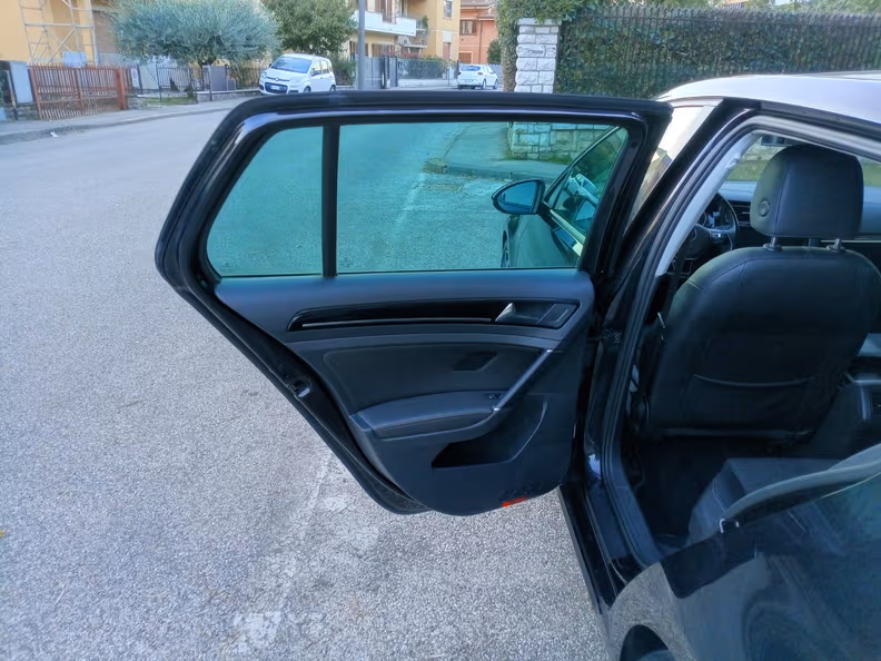 Volkswagen Golf - 28