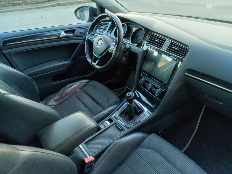 Volkswagen Golf - 23