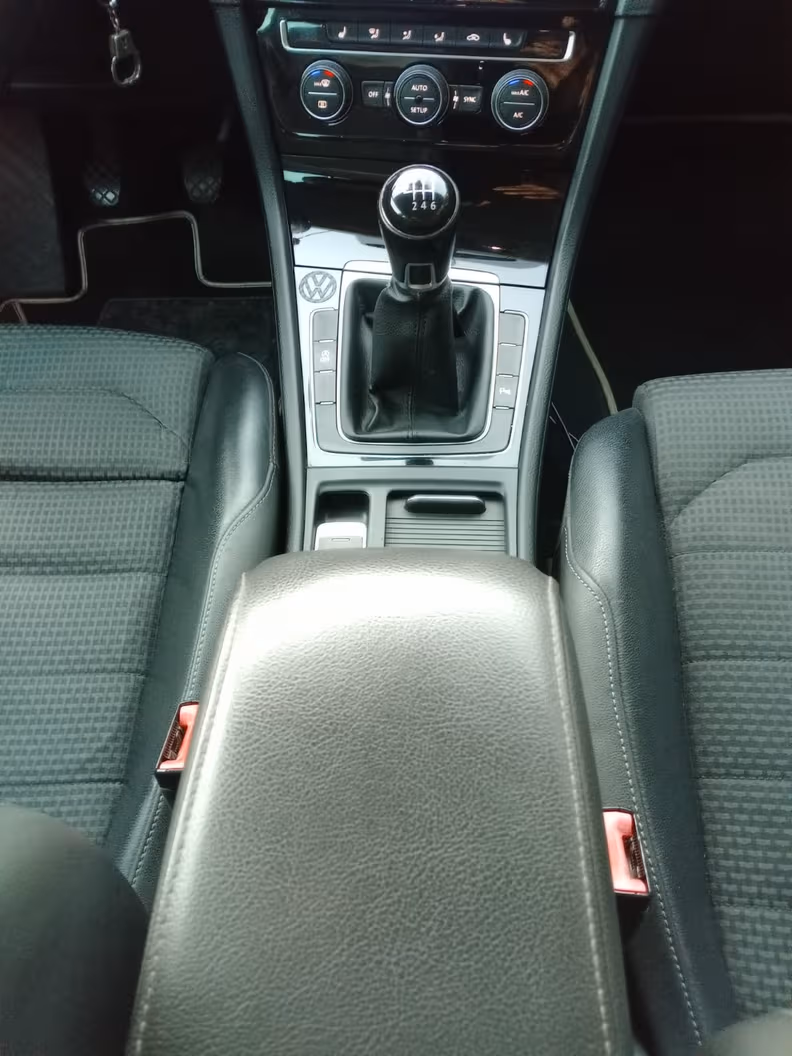 Volkswagen Golf - 17