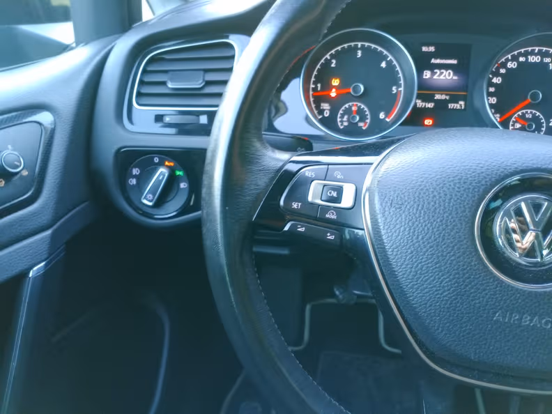 Volkswagen Golf - 21