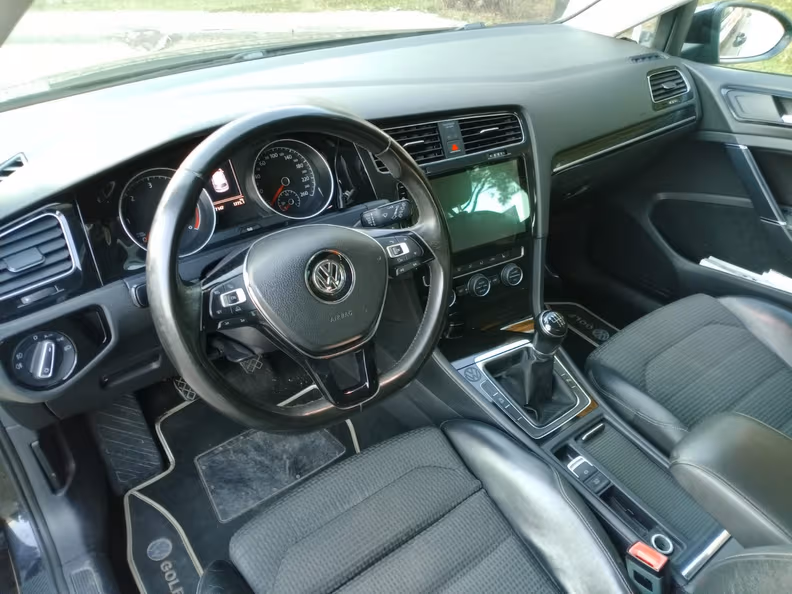 Volkswagen Golf - 5