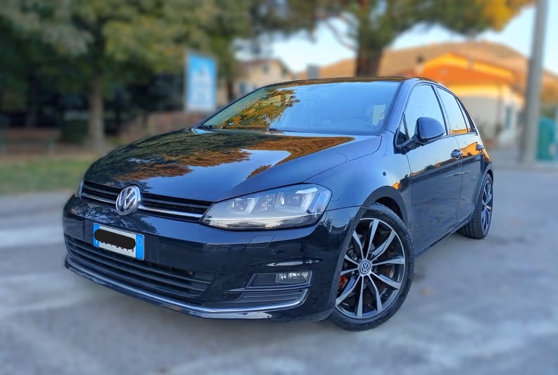 Volkswagen Golf - 1