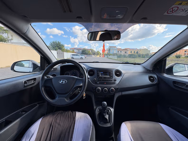 Hyundai i10 - 12