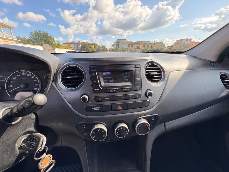 Hyundai i10 - 15