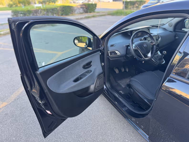 Lancia Ypsilon - 12