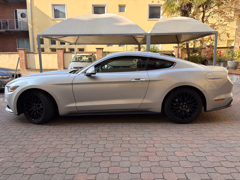 Ford Mustang - 8