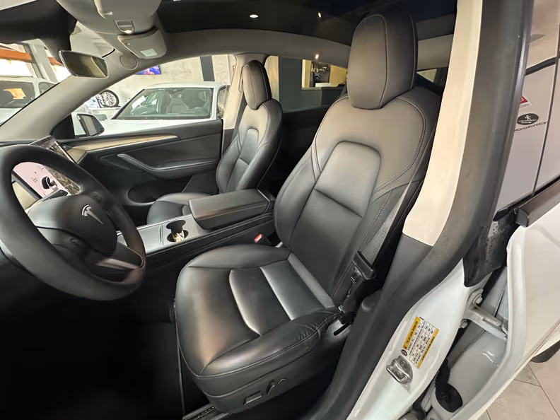 Tesla Model Y - 10