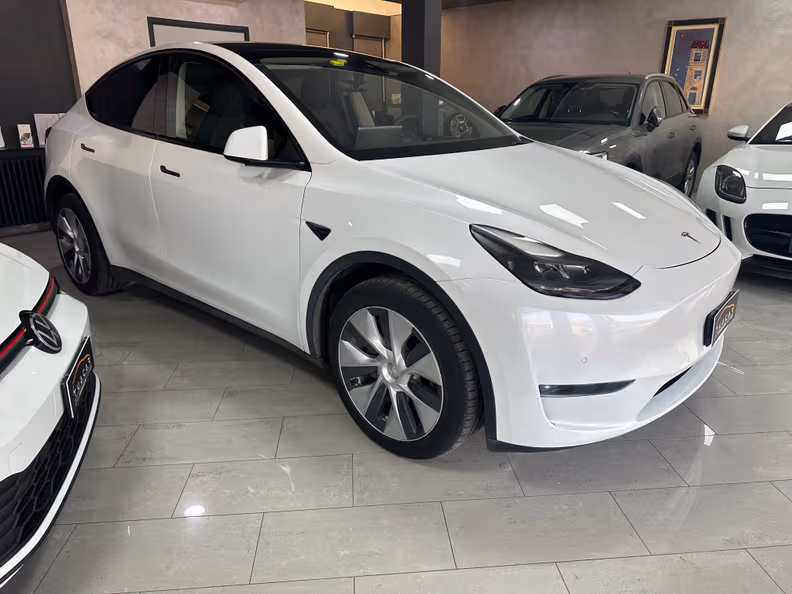Tesla Model Y - 6