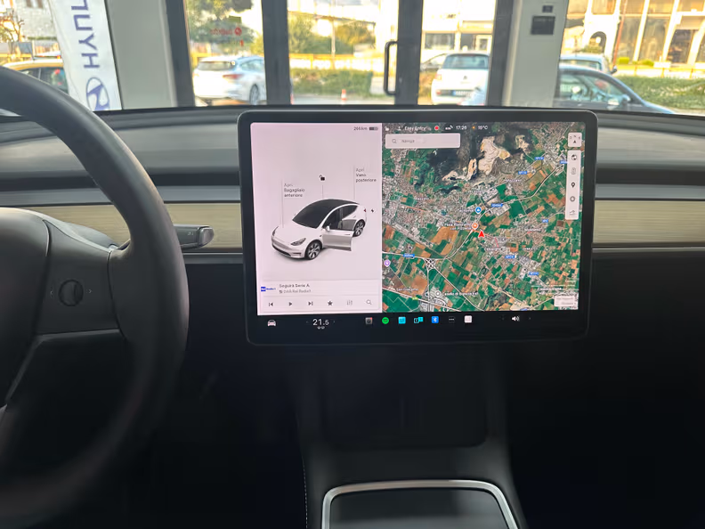 Tesla Model Y - 14