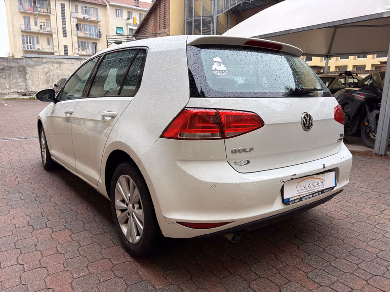 Volkswagen Golf - 8