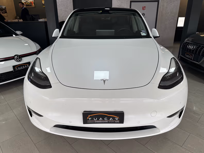 Tesla Model Y - 7