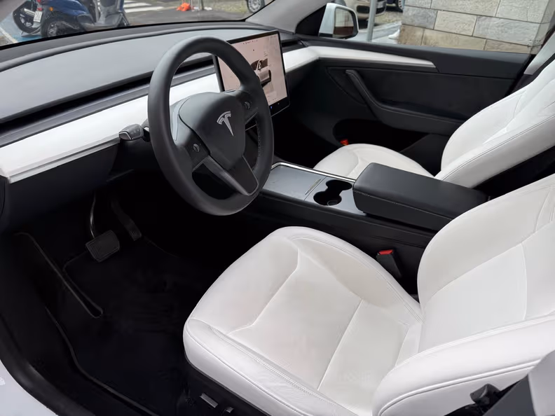 Tesla Model Y - 9