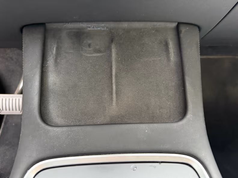 Tesla Model Y - 16