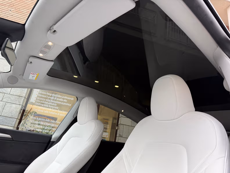 Tesla Model Y - 22