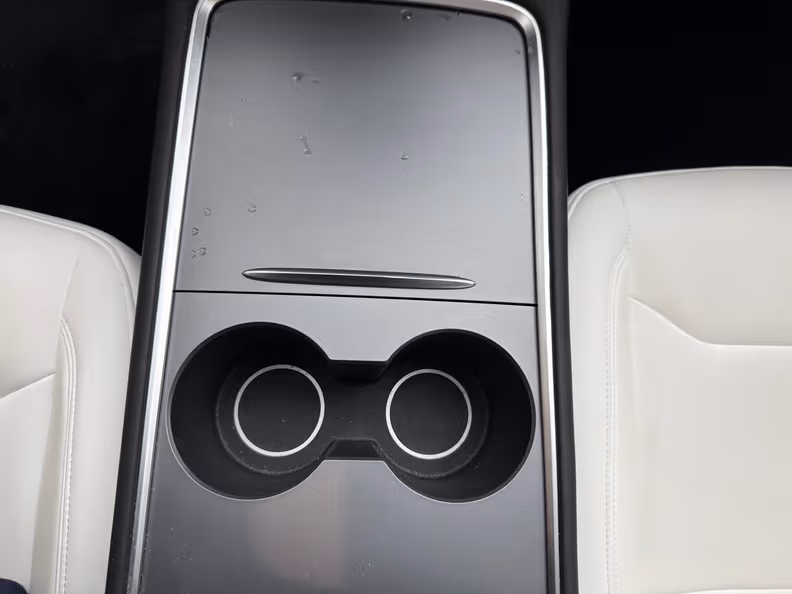 Tesla Model Y - 17