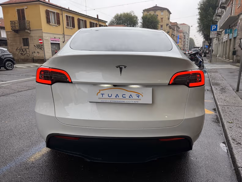 Tesla Model Y - 5
