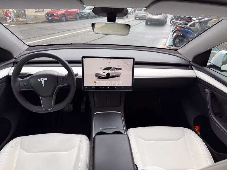 Tesla Model Y - 10