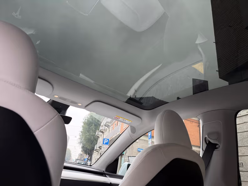 Tesla Model Y - 23