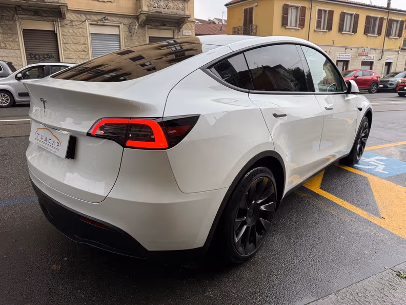 Tesla Model Y - 6