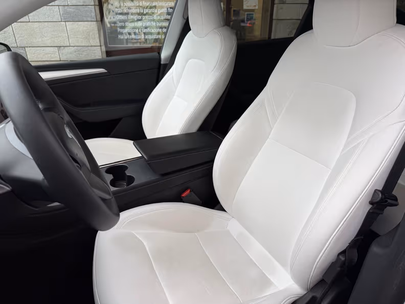 Tesla Model Y - 19