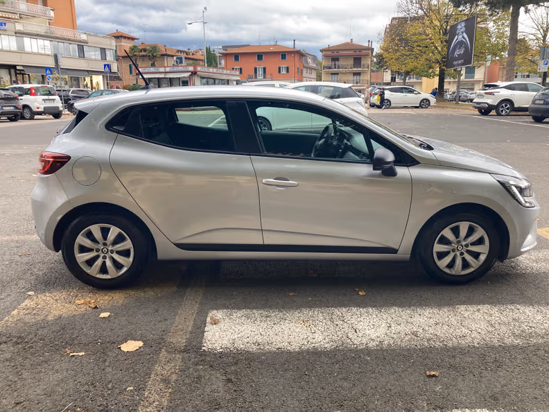 Renault Clio - 25
