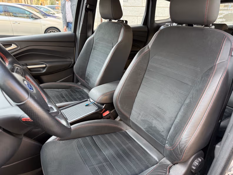 Ford Kuga - 10